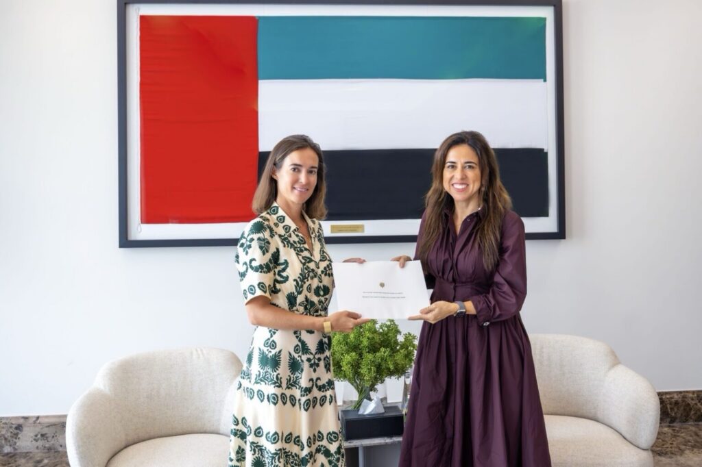 Lana Nusseibeh receives credentials copy from Ambassador of the Republic of France